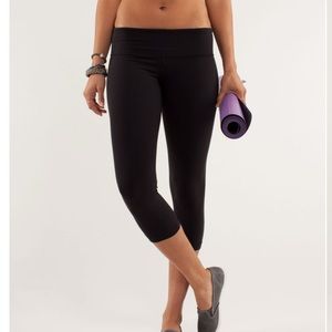 Lululemon Wunder Under Crop 6 GUC Black